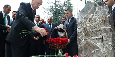 Cumhurbaşkanı Erdoğan Alparslan Türkeş'i kabrinde andı!