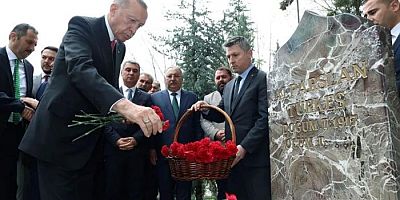 Cumhurbaşkanı Erdoğan Alparslan Türkeş’in mezarını ziyaret etti