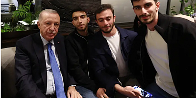 Cumhurbaşkanı Erdoğan Ankara'da bir kafede vatandaşlarla sohbet etti