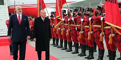 Cumhurbaşkanı Erdoğan, Arnavutluk’ta resmi törenle karşılandı