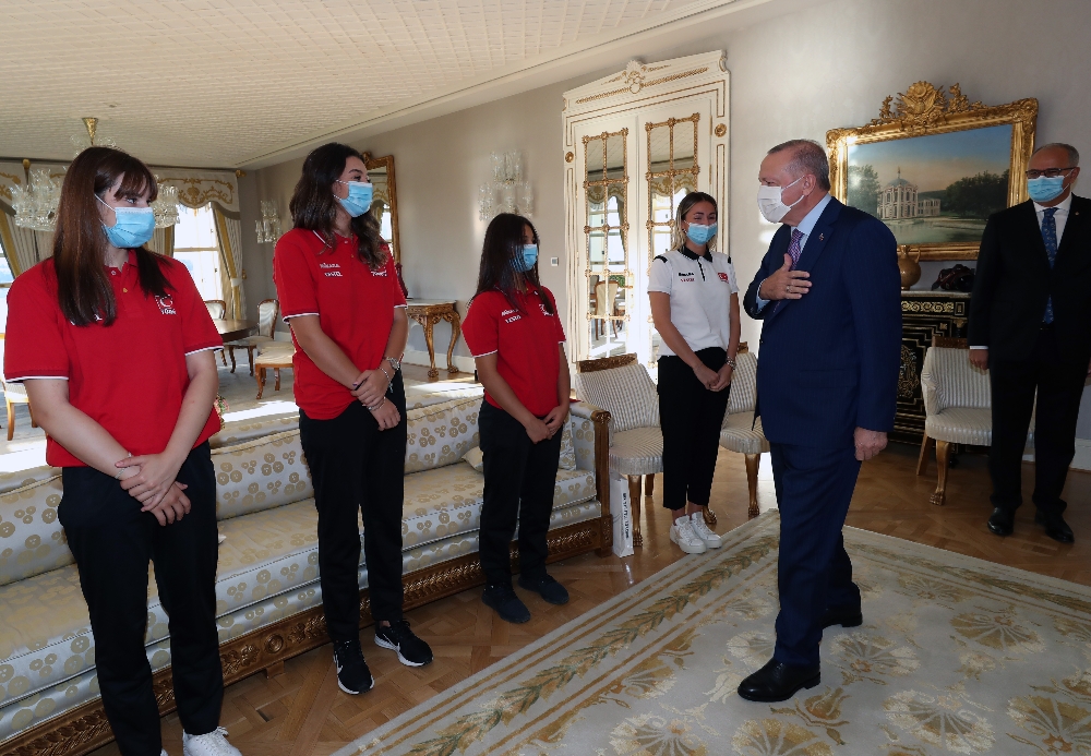 Cumhurbaşkanı Erdoğan, Avrupa Şampiyonu millileri kabul etti