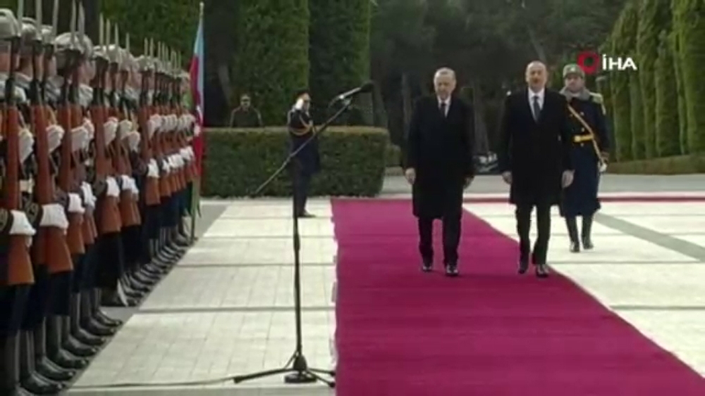Cumhurbaşkanı Erdoğan Azerbaycan’da resmi törenle karşılandı