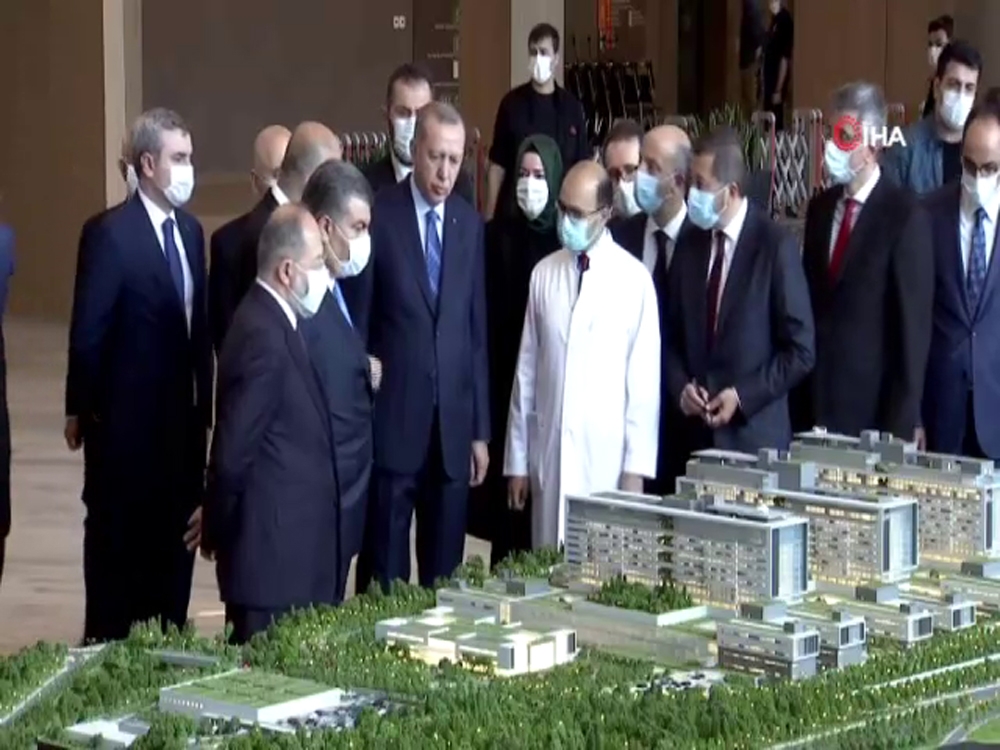 Cumhurbaşkanı Erdoğan, Başakşehir Çam ve Sakura Şehir Hastanesi’nde