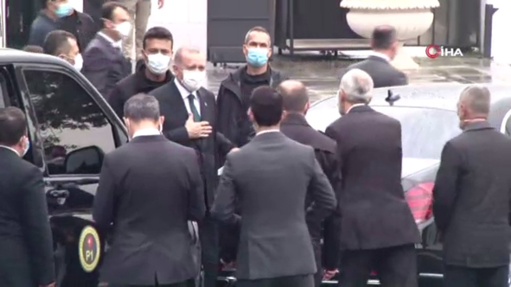 Cumhurbaşkanı Erdoğan, cuma namazını Kerem Aydınlar Camii’nde kıldı