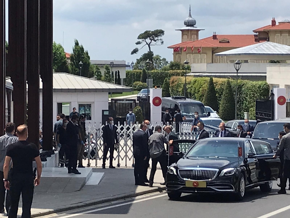 Cumhurbaşkanı Erdoğan cuma namazını kılmak için Kerem Aydınlar Camisi’ne geldi