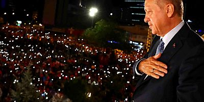 Cumhurbaşkanı Erdoğan'dan balkon konuşması: Açık ara öndeyiz!