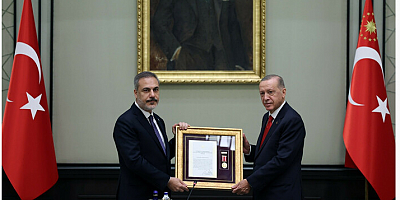 Cumhurbaşkanı Erdoğan'dan Hakan Fidan'a üstün hizmet beratı