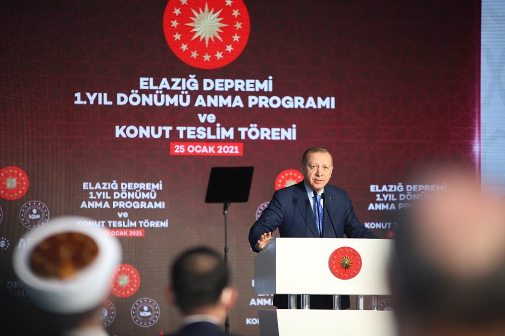 Cumhurbaşkanı Erdoğan: “Elazığ’da 8 bin ailemizi yeni evlerine kavuşturmuş oluyoruz”