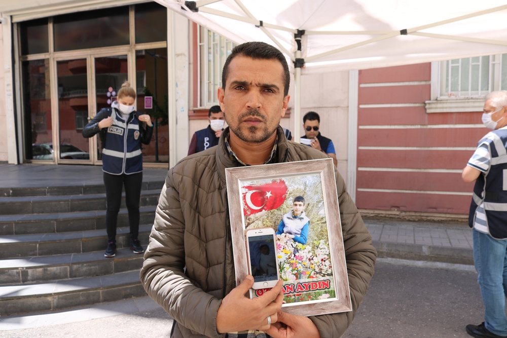 Cumhurbaşkanı Erdoğan, evlat nöbetindeki ailenin yeni doğan çocuğuna ‘Hamza’ ismini verdi