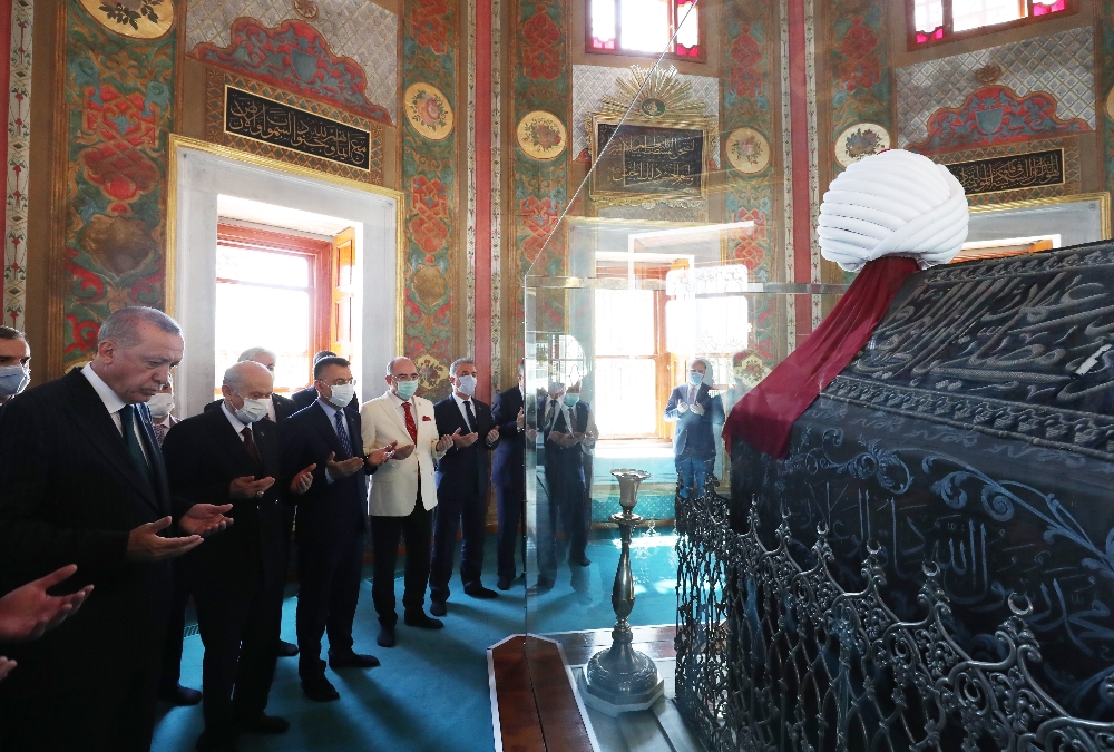 Cumhurbaşkanı Erdoğan, Fatih Sultan Mehmet Han’ın türbesini ziyaret etti