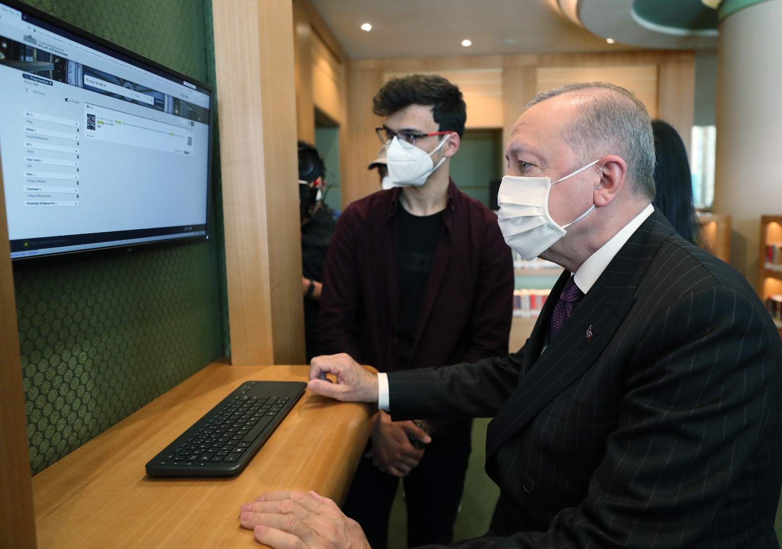 Cumhurbaşkanı Erdoğan gençlerle bir araya geldi