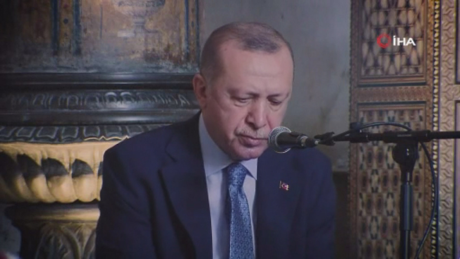 Cumhurbaşkanı Erdoğan hafızlık icazet töreninde Kur’an-ı Kerim okudu