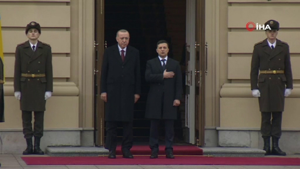 Cumhurbaşkanı Erdoğan, Kiev’de resmi törenle karşılandı