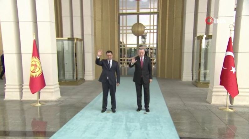 Cumhurbaşkanı Erdoğan, Kırgızistan Cumhurbaşkanı Caparov’u resmi törenle karşıladı