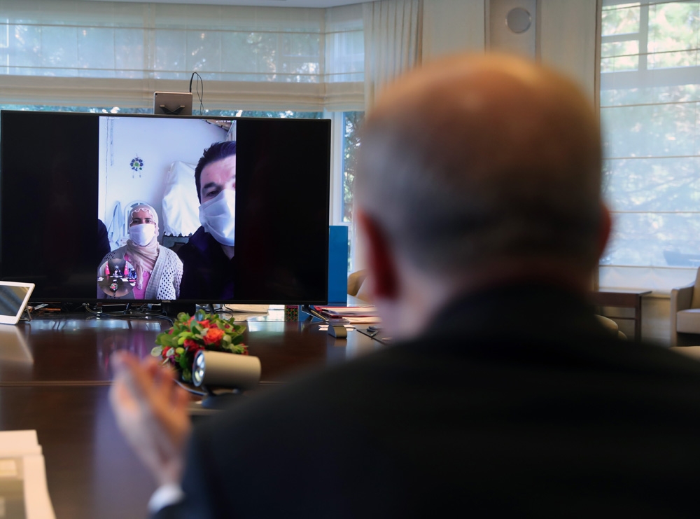 Cumhurbaşkanı Erdoğan kızları kaçırılan Ağrılı aileyle görüştü
