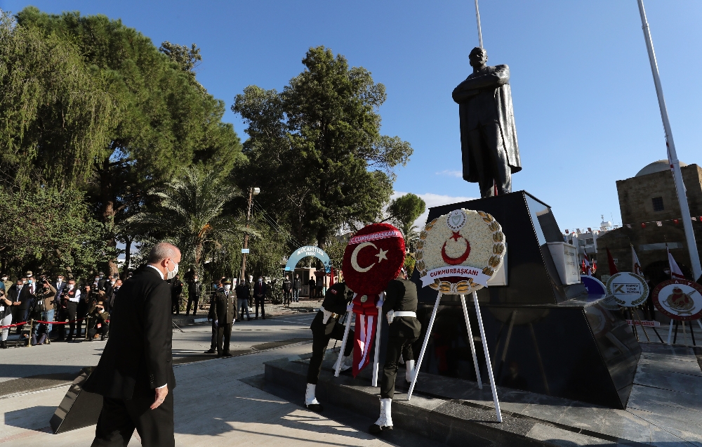 Cumhurbaşkanı Erdoğan KKTC’de Atatürk Anıtı’na çelenk bıraktı