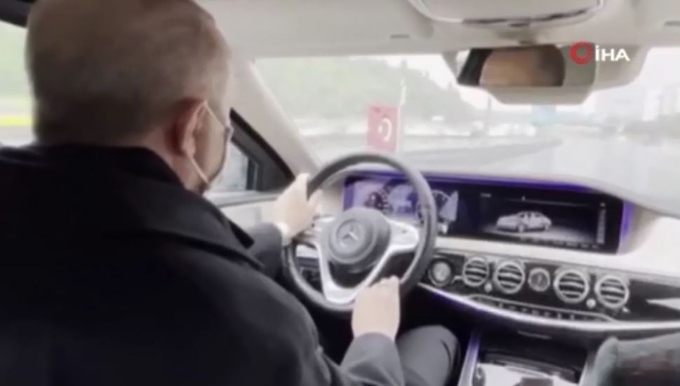 Cumhurbaşkanı Erdoğan makam aracını kullandı