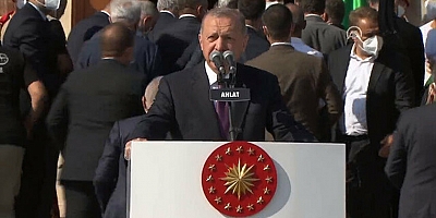 Cumhurbaşkanı Erdoğan Malazgirt Zaferi'nin yıl dönümü için Ahlat'ta
