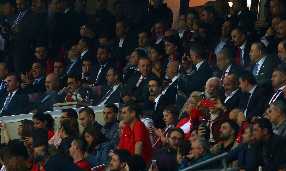 Cumhurbaşkanı Erdoğan Milli Takımı Yalnız Bırakmadı