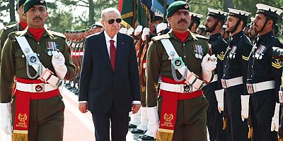 Cumhurbaşkanı Erdoğan, Pakistan'da resmi törenle karşılandı