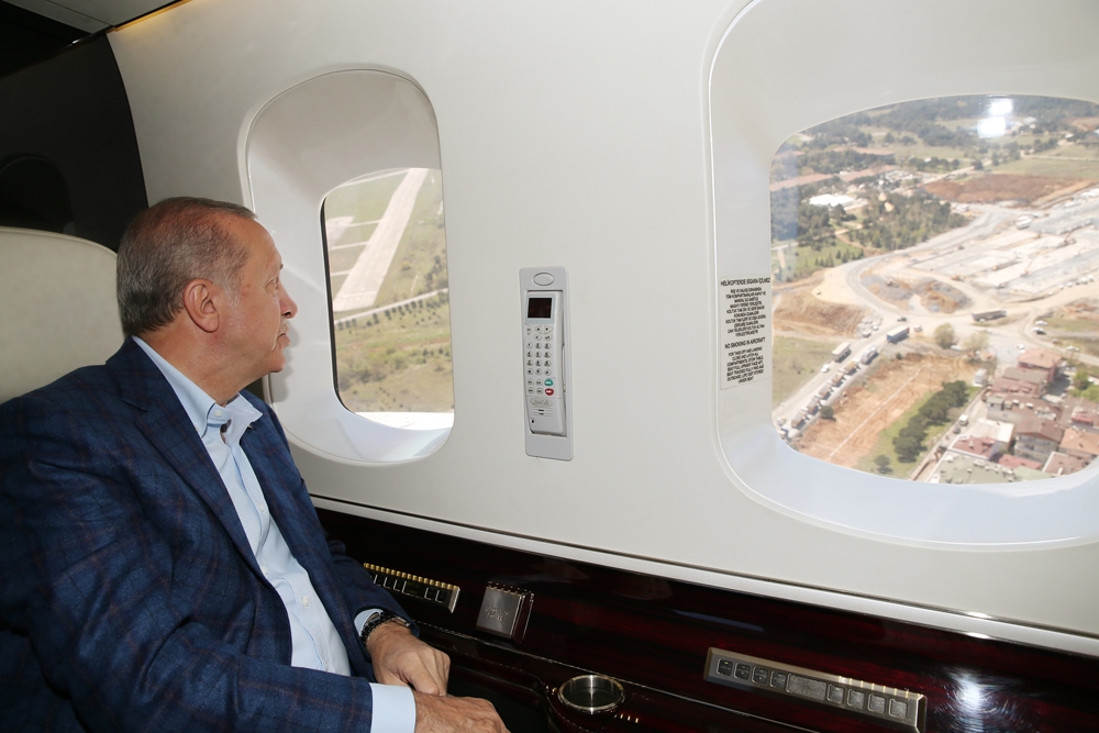 Cumhurbaşkanı Erdoğan, pandemi hastanelerini havadan inceledi