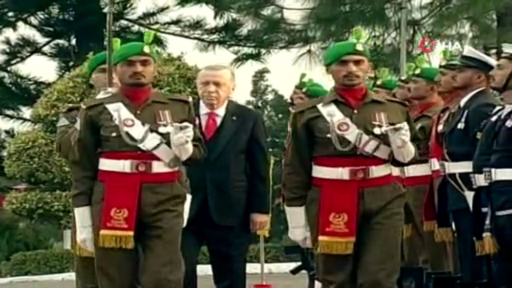 Cumhurbaşkanı Erdoğan, resmi törenle karşılandı