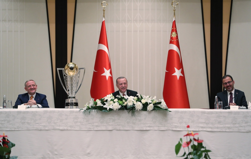 Cumhurbaşkanı Erdoğan, şampiyon Başakşehir’i kabul etti
