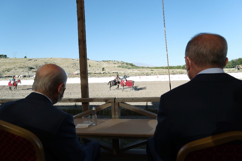 Cumhurbaşkanı Erdoğan ’temsili Malazgirt Zaferi’ni izledi