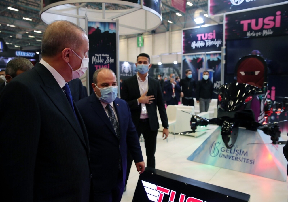Cumhurbaşkanı Erdoğan, uçan araba TUSİ’yi inceledi