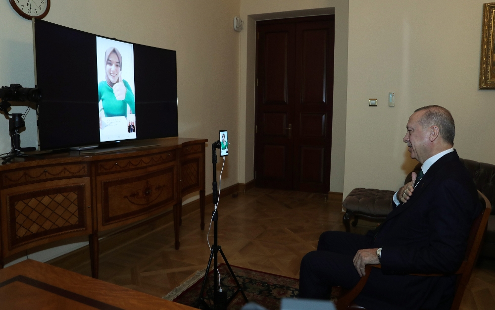 Cumhurbaşkanı Erdoğan, Ümmü Gülsüm Genç’le sosyal medyada canlı görüştü