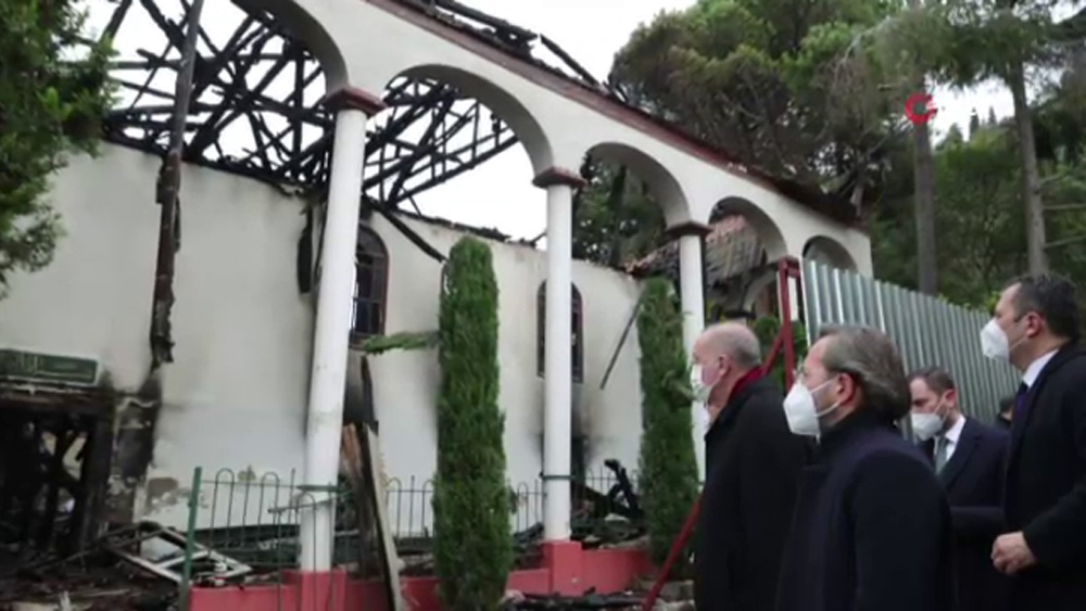Cumhurbaşkanı Erdoğan, Vaniköy Camii’de incelemelerde bulundu