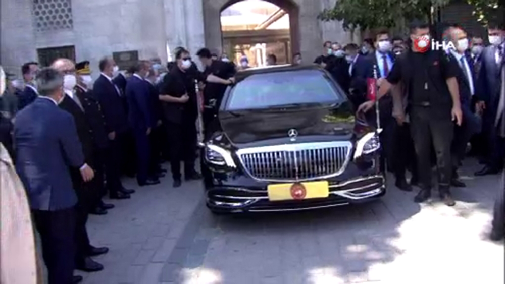 Cumhurbaşkanı Erdoğan ve Bahçeli Fatih Sultan Mehmet türbesini ziyaret etti
