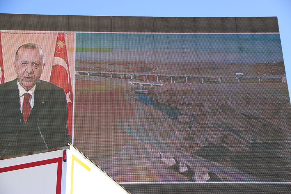 Cumhurbaşkanı Erdoğan video konferans yöntemi ile Diyarbakır’daki açılışa katıldı