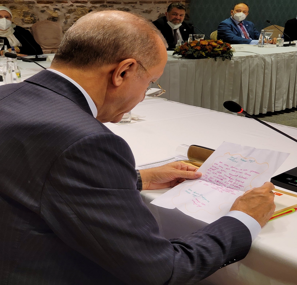 Cumhurbaşkanı Erdoğan’a Almanya’da yaşayan minik Sena’dan sevgi dolu mektup