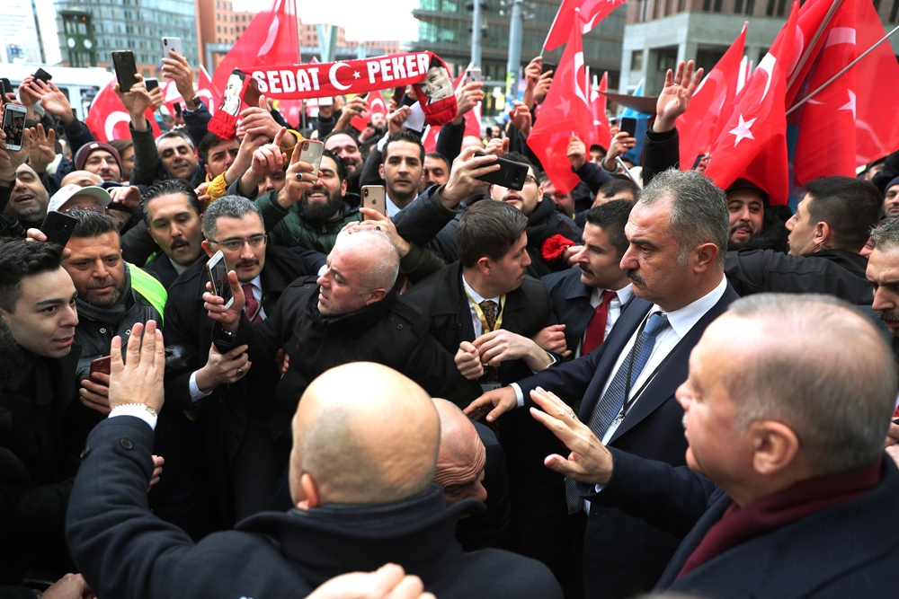 Cumhurbaşkanı Erdoğan’a Almanya’daki Türklerden sevgi gösterisi