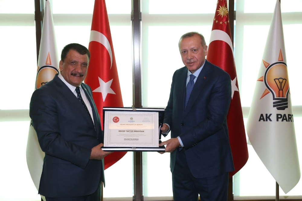 Cumhurbaşkanı Erdoğana Fahri Hemşehrilik Beratı