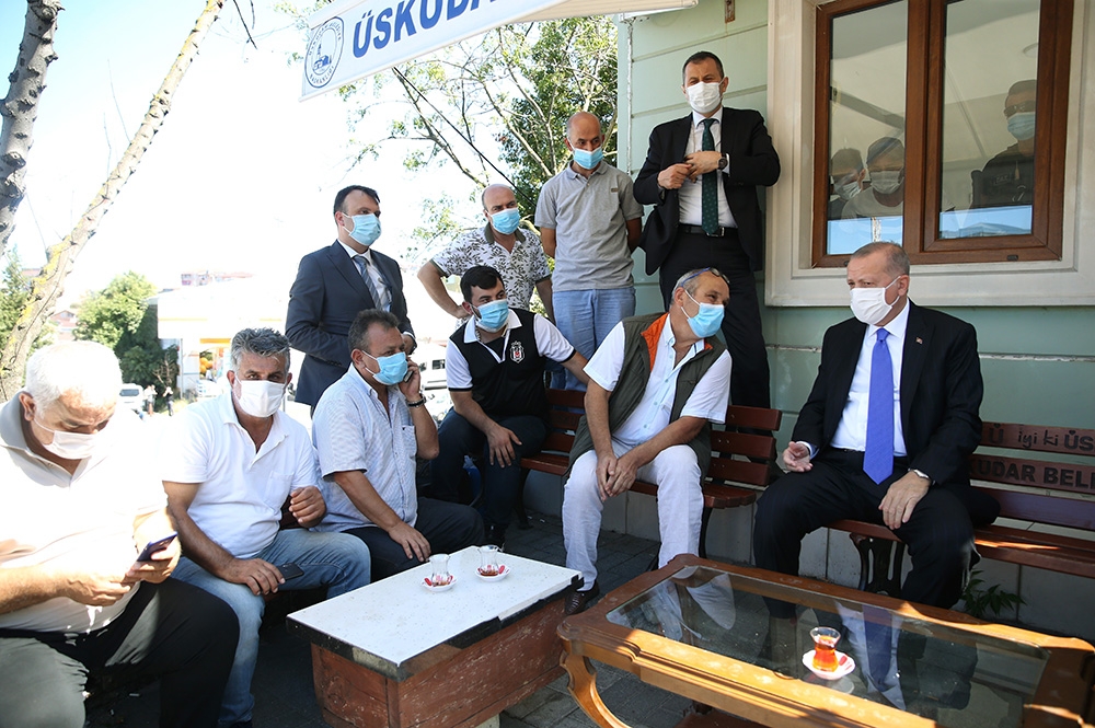 Cumhurbaşkanı Erdoğan’dan taksi durağına ziyaret