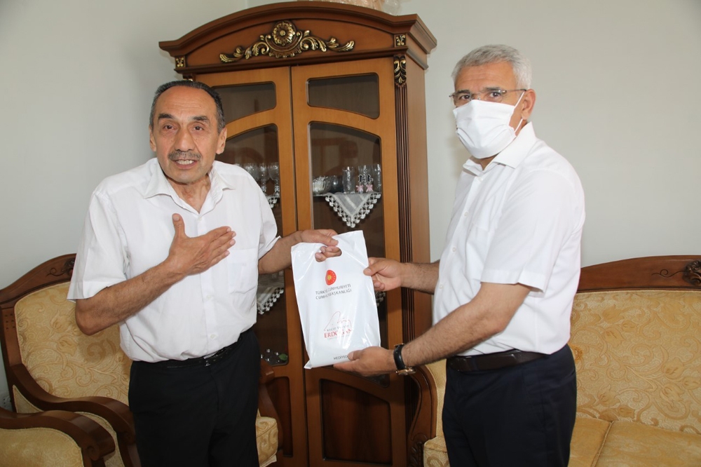 Cumhurbaşkanı Erdoğan’ın emanetini Güder teslim etti