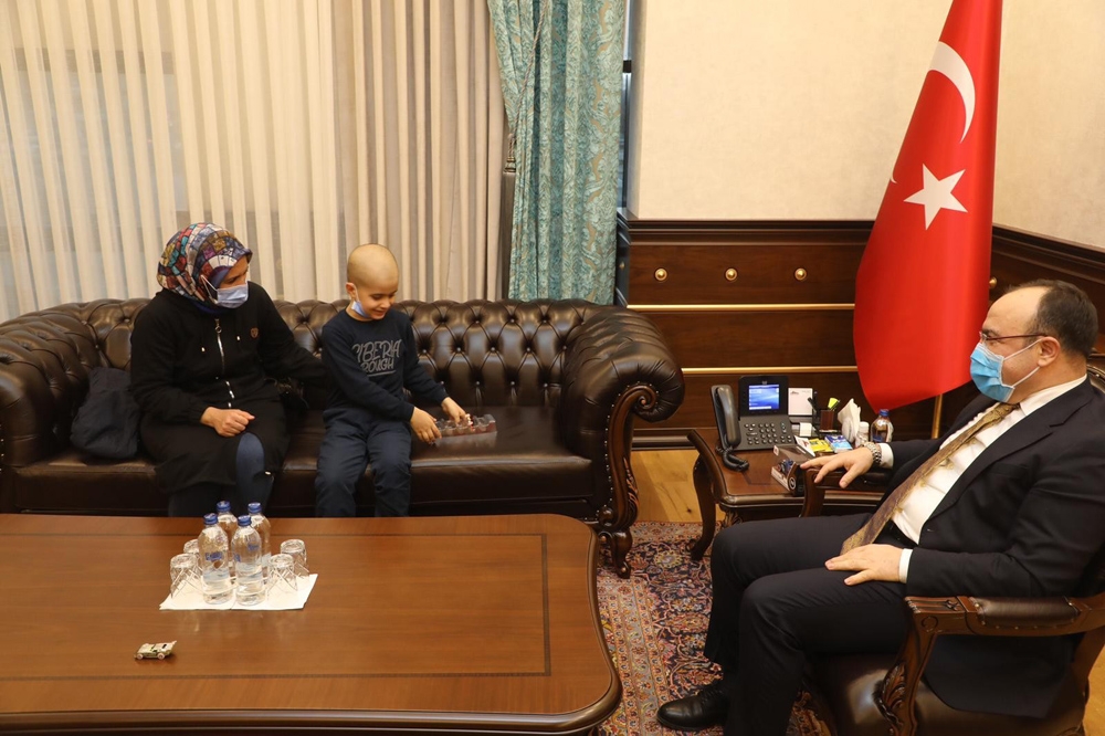 Cumhurbaşkanı Erdoğan’ın tedavisini üstlendiği Taha’ya doğum günü