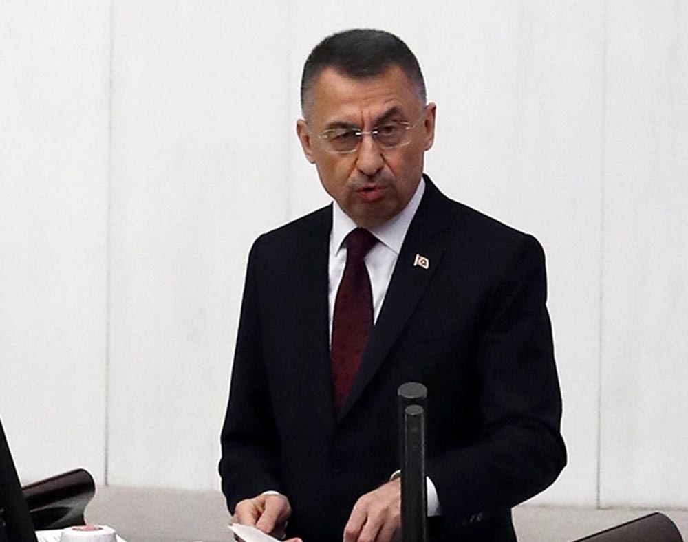 Cumhurbaşkanı Yardımcısı Fuat Oktay, kürsüde rahatsızlandı