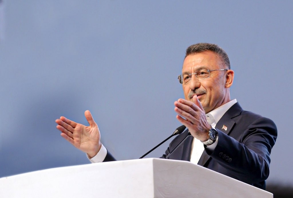 Cumhurbaşkanı Yardımcısı Oktay, Türkiye-KKTC Gençlik Buluşması’nda gençlerle buluştu