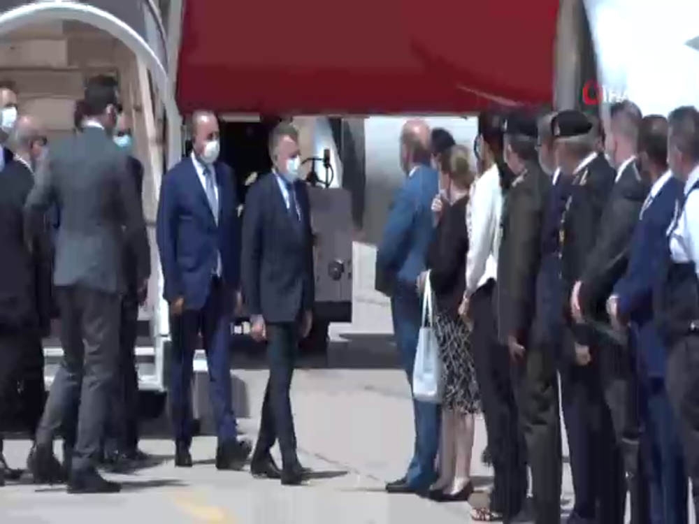 Cumhurbaşkanı Yardımcısı Oktay ve Bakan Çavuşoğlu, Lübnan’da
