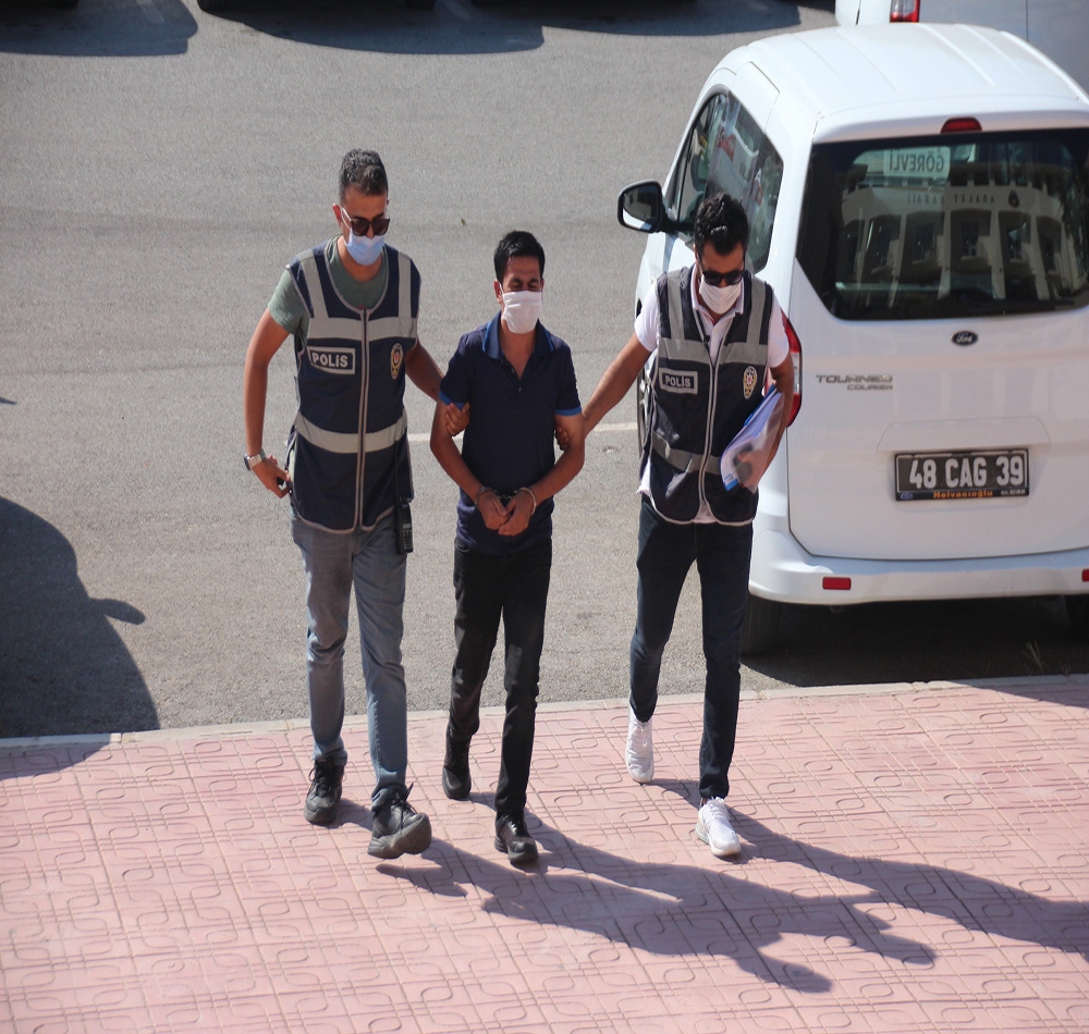 Cumhurbaşkanı’na hakaretten gözaltına alındı