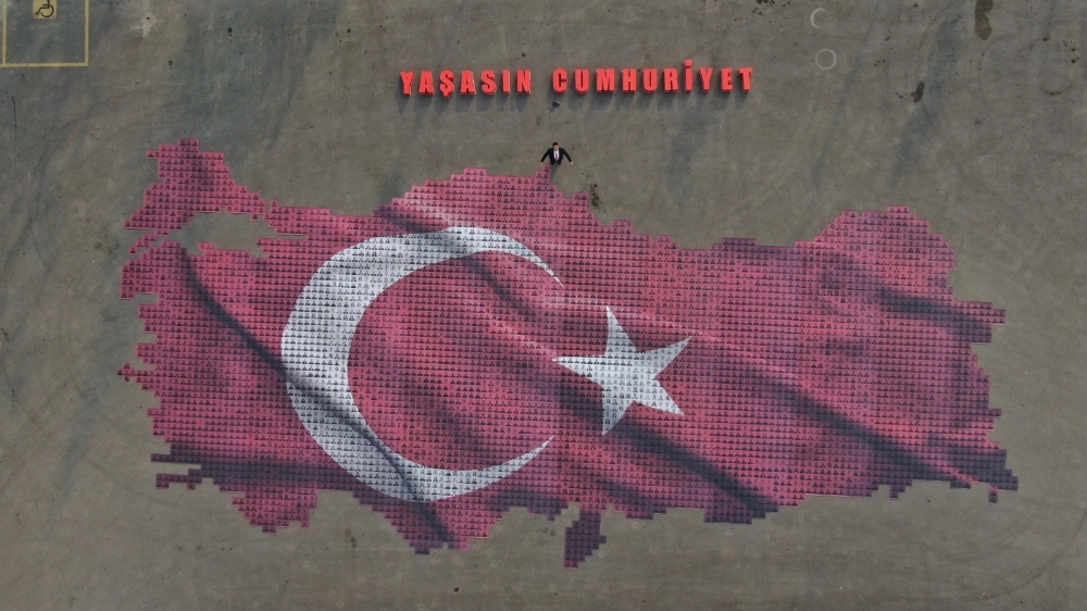 Cumhuriyet sevgisini dev tablo ile sergilediler