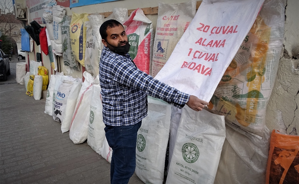 Çuvalla para kazanıyor...