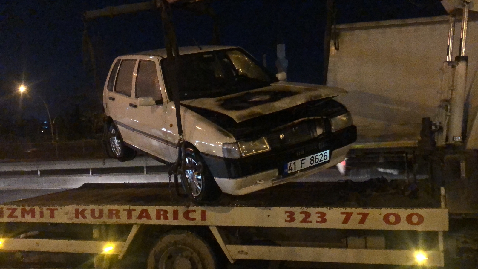 D100’de yanan otomobilden sıçrayan alevler, bir otomobili daha yaktı