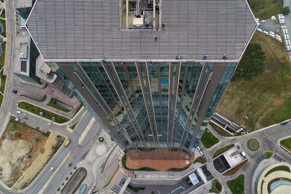 Dağcıların Gökdelen Mesaisi Nefes Kesti