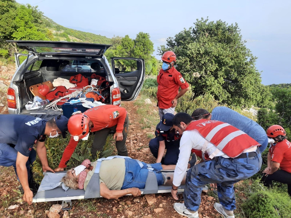 Dağlık alanda kadın ve oğluna jandarma ve AKUT’tan kurtarma operasyonu