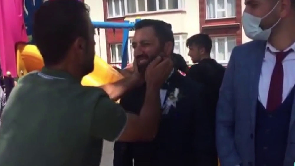 Damatları dayak yemekten pandemi de kurtaramadı