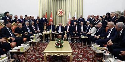  Davutoğlu, Cumhurbaşkanı Erdoğan ile bir araya geldiği kareyi anlattı